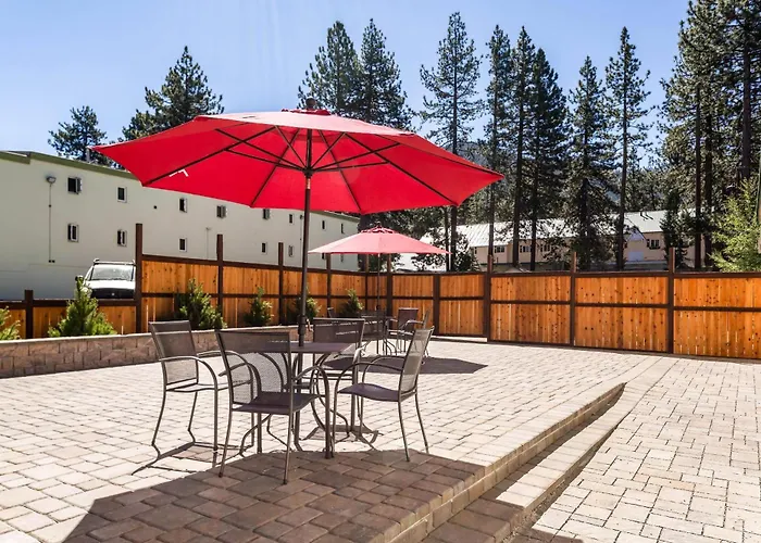 Econo Lodge Inn & Suites Heavenly Village Area